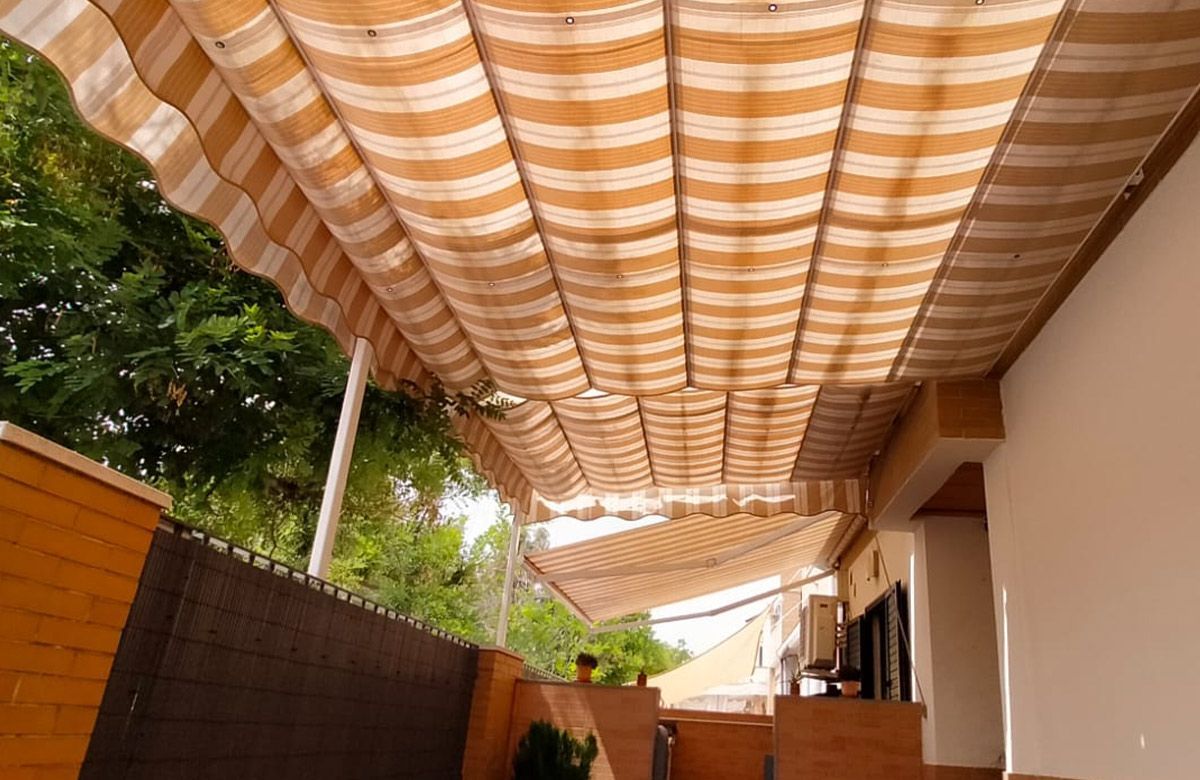 Instalación de dos modelos de toldos en una misma vivienda