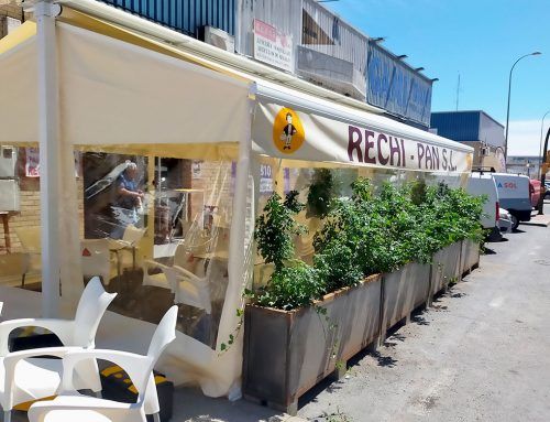 Estructura de toldos con maceteros en Huelva