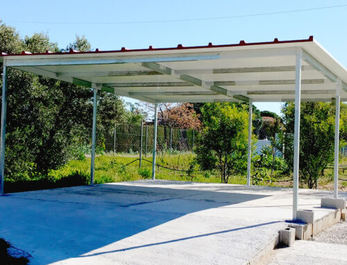Estructura metálica con cubierta de panel sandwich